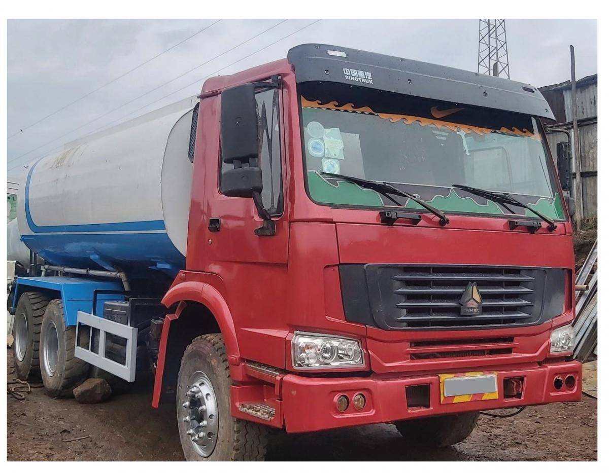 Water trucks for road works, compaction, and site support.